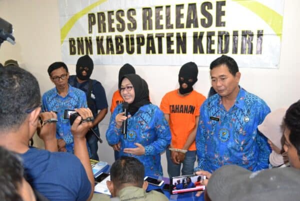 Dua pengedar narkoba antar kota berhasil diringkus BNN Kabupaten Kediri.