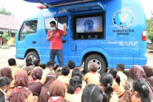 Kampanye War On Drugs dan Nyanyikan Mars BNN bersama SDN Kampung Baru 3 Kec. Kepung